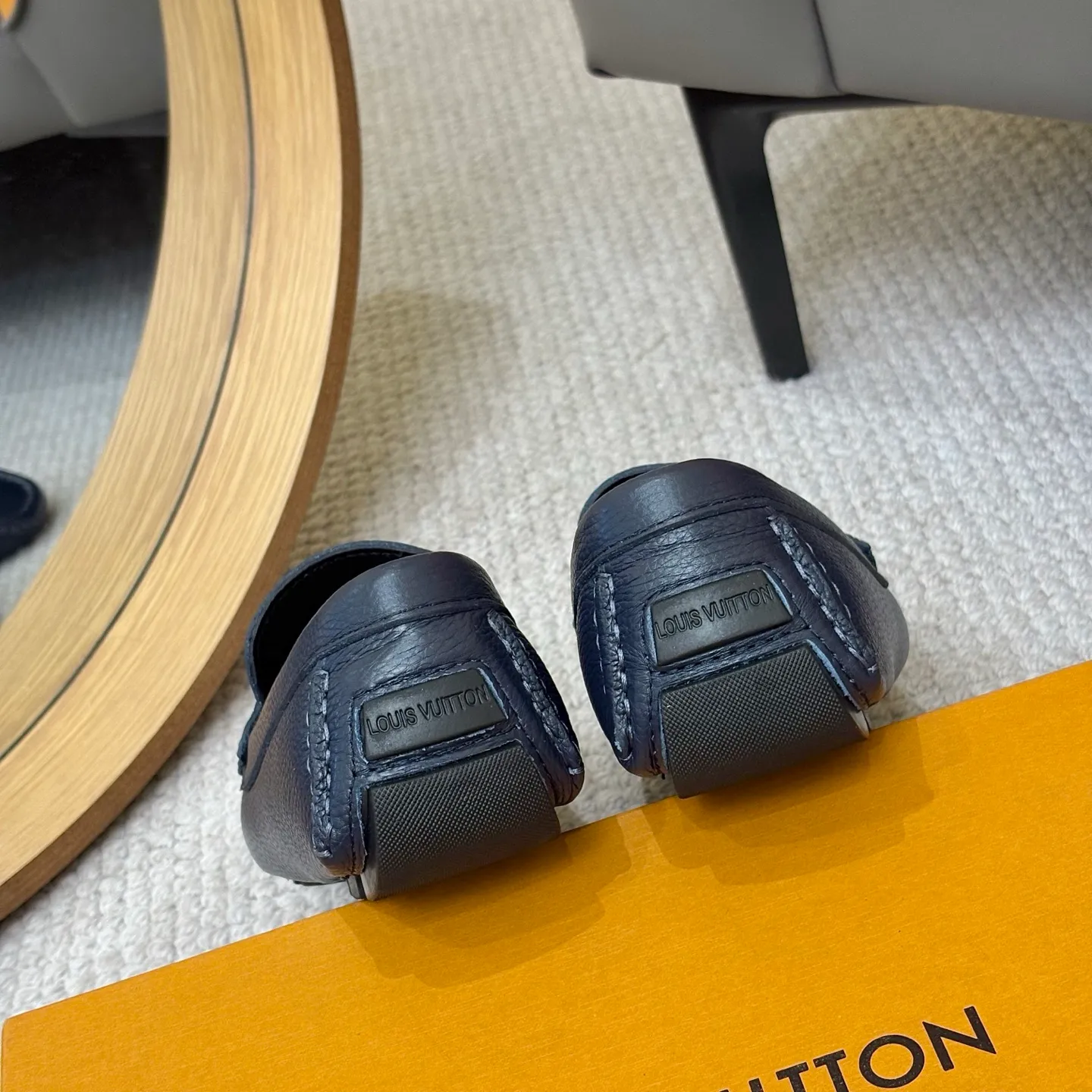 Men's men's shoes 💰420 (Yangli) LV 2⃣️0⃣️2⃣️5️⃣Spring and summer counter GLORIA series models ✈️Original factory special leather production, original last type. A classic driving slip-on casual shoe that shows an elegant style with exquisite craftsmanship details such as Monogram embossing all over the upper🌀Italian imported calfskin fabric Sheepskin foot pads➕Inside～Private mold replica sole Unique style Comfortable driving slip-on Size: 4-12 (38-46) Comes with [Counter packaging: original box, wrapping paper, card, instruction manual, shoehorn, cloth bag] No pressure to enter and leave the counter!